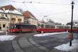 Wien sporvognslinje 38 med ledvogn 4035 ved Grinzing (2013)