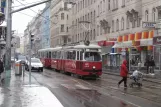 Wien sporvognslinje 43 med ledvogn 4849 ved Skodagasse (2013)