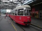 Wien sporvognslinje 5 med bivogn 1328 ved Praterstern (2016)