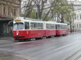 Wien sporvognslinje D med ledvogn 4016 ved Ring, Volkstheater U (2012)