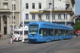 Zagreb sporvognslinje 11 med lavgulvsledvogn 2230 på Trg bana Josipa Jelačića (2008)