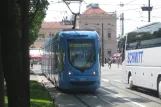 Zagreb sporvognslinje 6 med lavgulvsledvogn 2239 på Trg kralja Tomislava (2008)