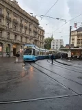 Zürich sporvognslinje 13 med lavgulvsledvogn 3053 ved Paradeplatz (2021)