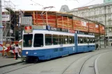 Zürich sporvognslinje 15 med ledvogn 2063 ved Bellevue (2005)