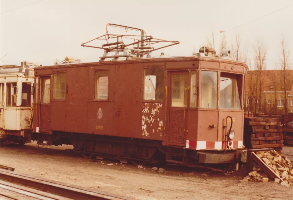 Arkivfoto: Bruxelles arbejdsvogn 21006 ved remisen Knokke (1978)