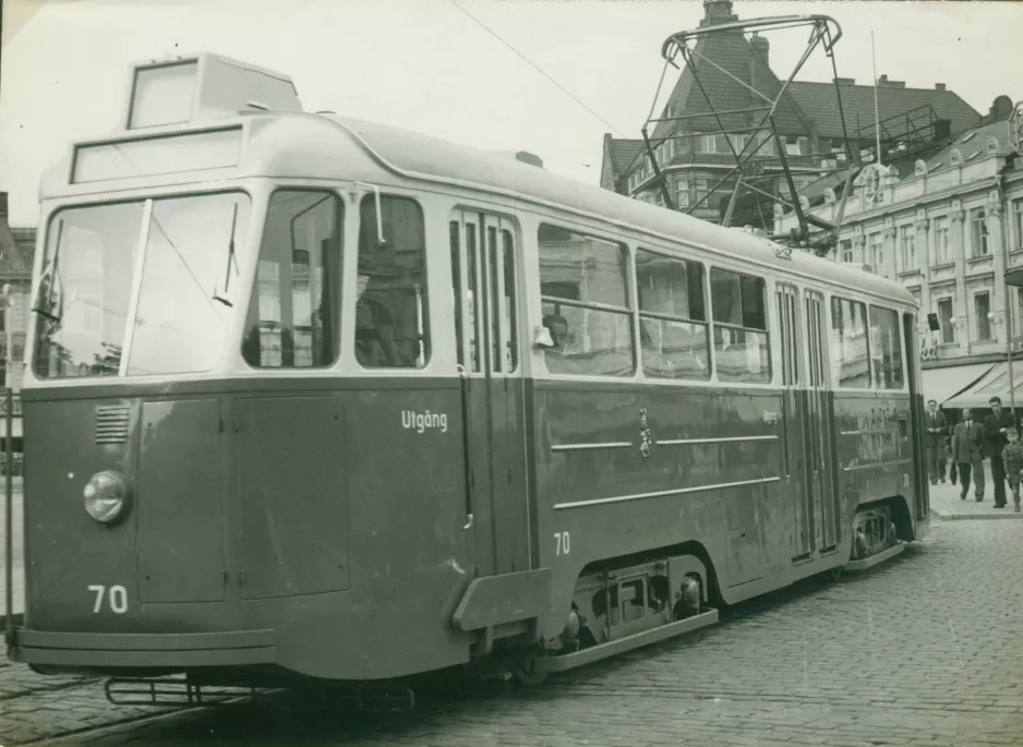 Arkivfoto: Malmø motorvogn 70 på Gustav Adolfs Torg (1947)