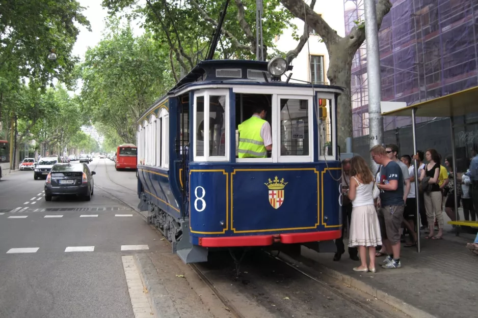 Barcelona 55, Tramvía Blau med motorvogn 8 ved Plaça Kennedy (2012)