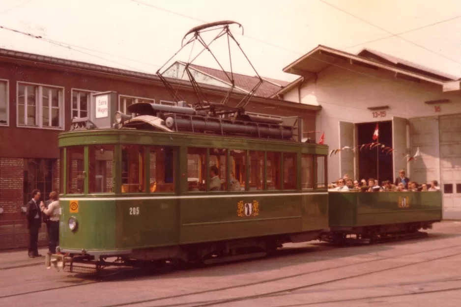 Basel motorvogn 205 foran Depot Wiesenplatz (1980)