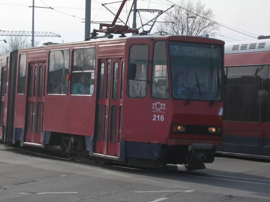 Beograd sporvognslinje 7 med ledvogn 216 ved Blok 42 (2016)