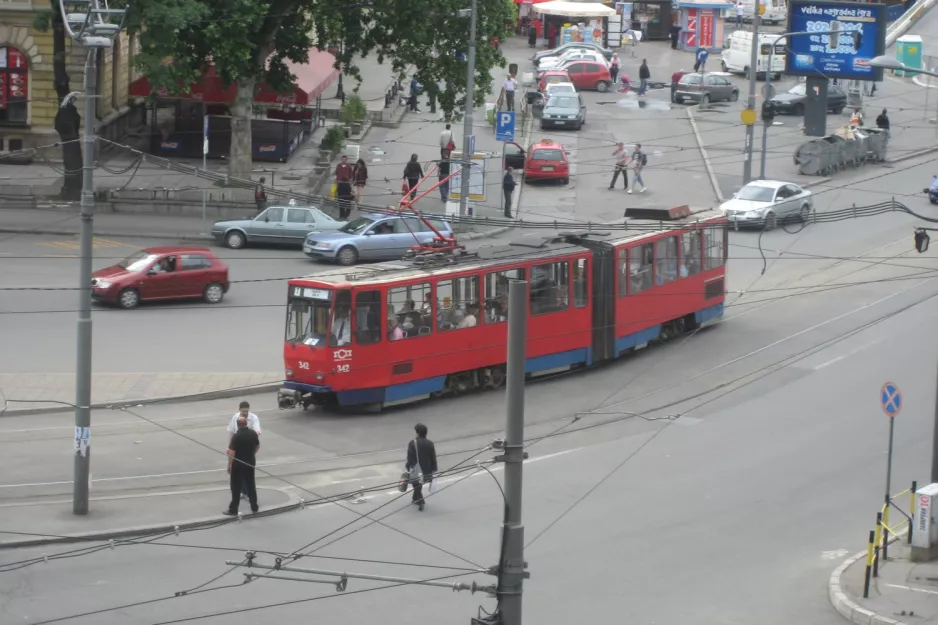 Beograd sporvognslinje 7 med ledvogn 342 på Ekonomski Fakultet (2008)