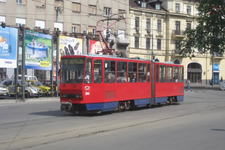 Beograd sporvognslinje 7 med ledvogn 390 på Ekonomski Fakultet (2008)