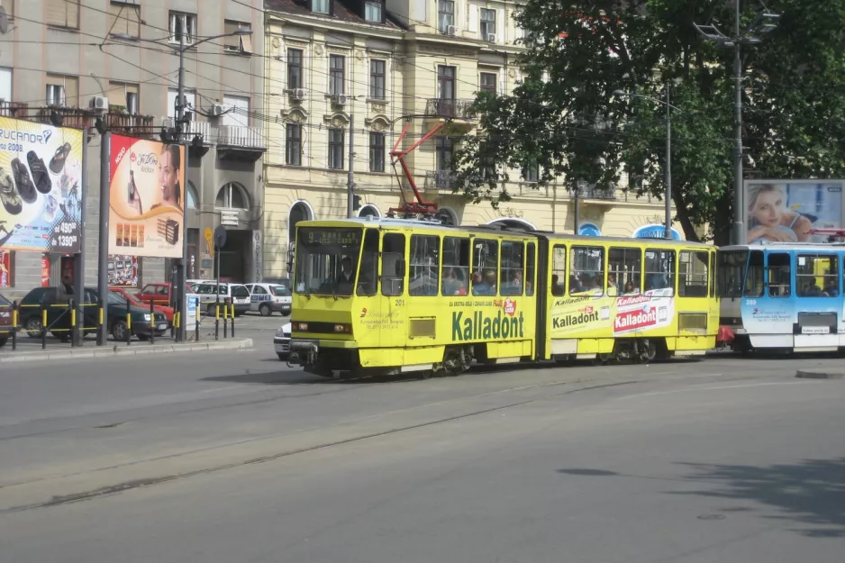 Beograd sporvognslinje 9 med ledvogn 201 nær Ekonomski Fakultet (2008)