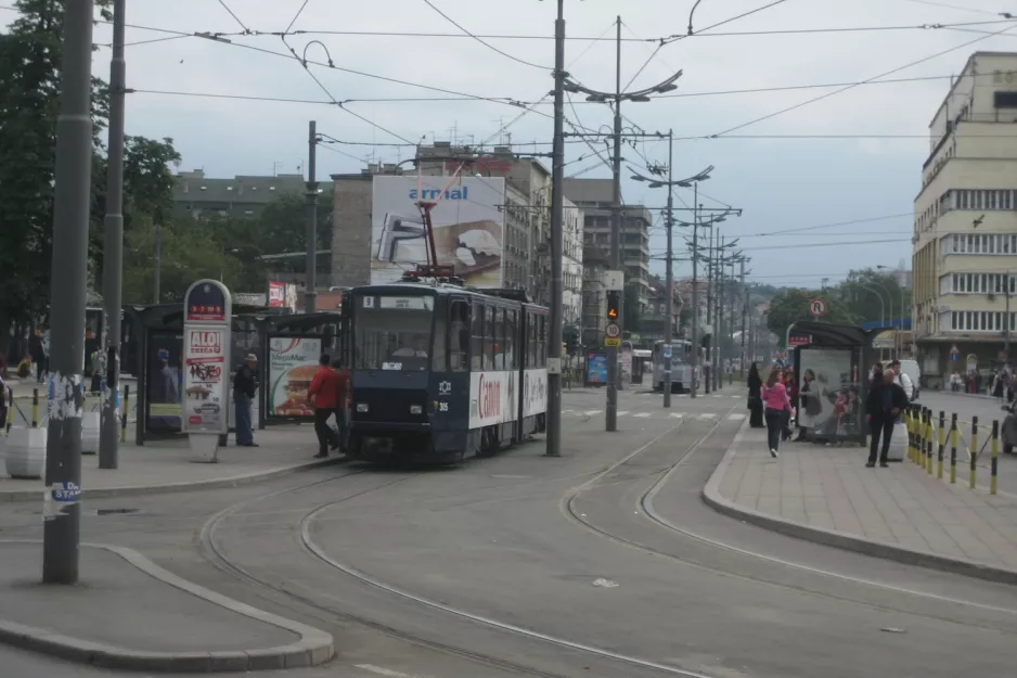 Beograd sporvognslinje 9 med ledvogn 305 ved Savski Trg (2008)
