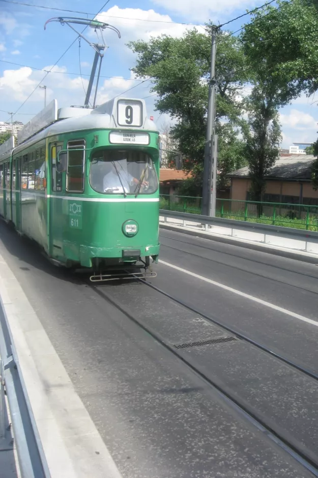 Beograd sporvognslinje 9 med ledvogn 611 på Karađorđeva (2008)