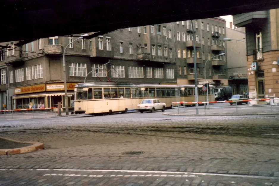 Berlin sporvognslinje 21 på Dimitroffstraße (Danziger Straße) (1986)