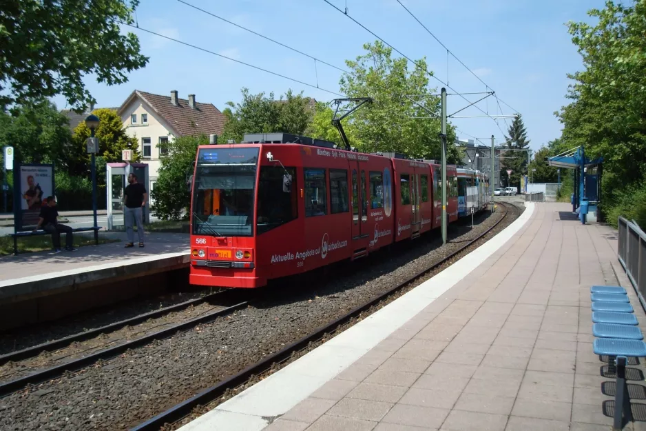 Bielefeld sporvognslinje 1 med ledvogn 566 ved Sudbrackstraße (2010)