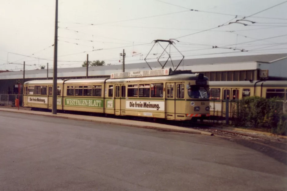 Bielefeld sporvognslinje 2 med ledvogn 804 ved Sieker (1981)