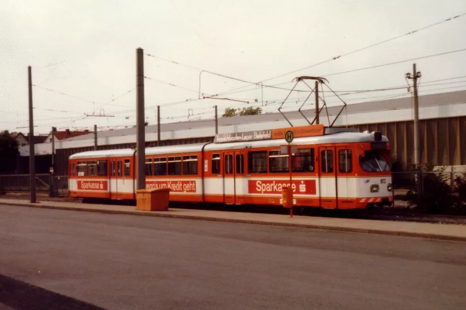 Bielefeld sporvognslinje 2 med ledvogn 813 ved Sieker (1981)