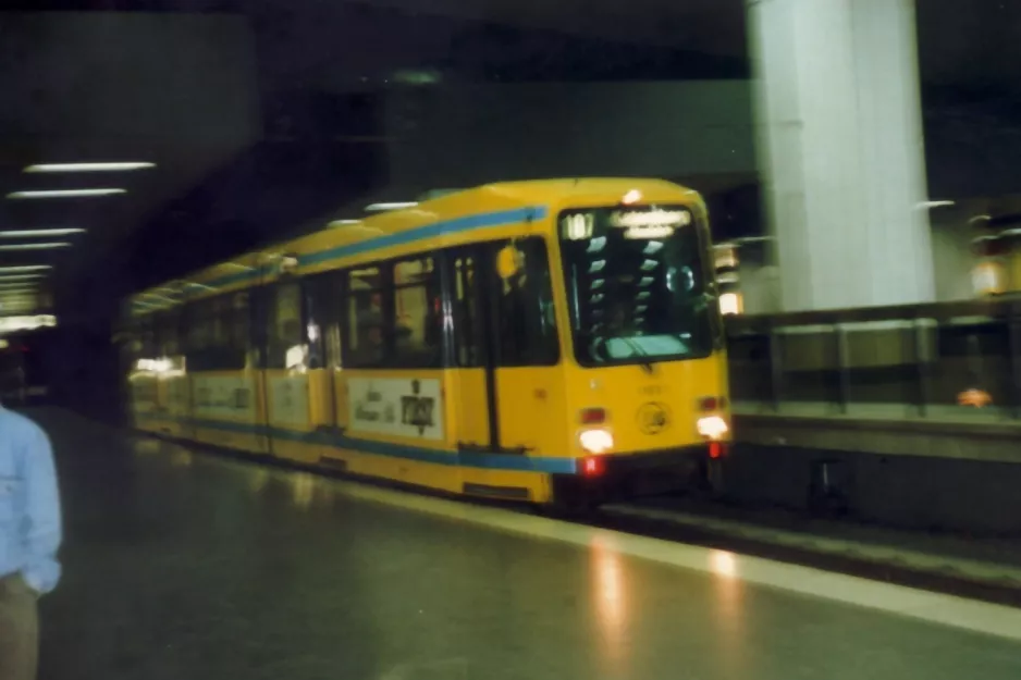 Bochum sporvognslinje 107 med ledvogn 1151 ved Hauptbahnhof (1988)