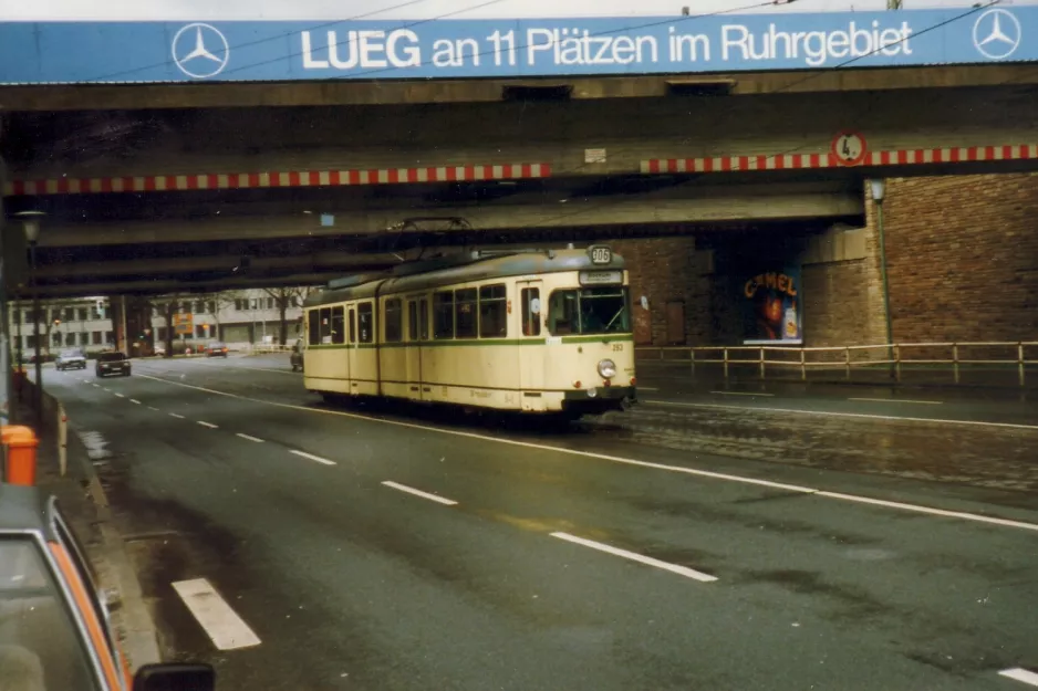 Bochum sporvognslinje 306 med ledvogn 263 på Wittener Straße (1988)