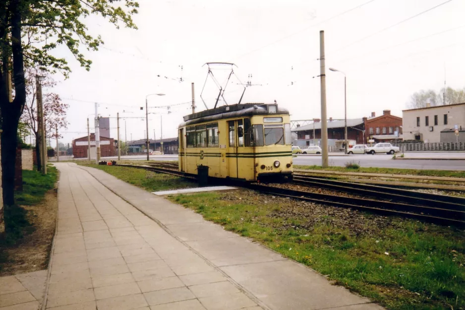 Brandenburg an der Havel motorvogn 106 ved Hauptbahnhof (1991)