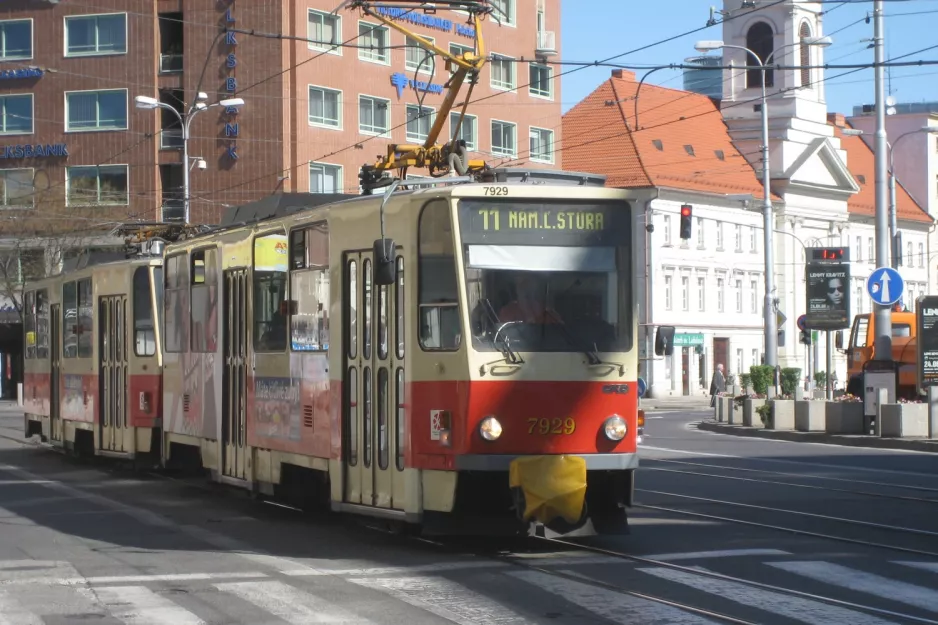 Bratislava sporvognslinje 11 med motorvogn 7929 på Centrum (2008)