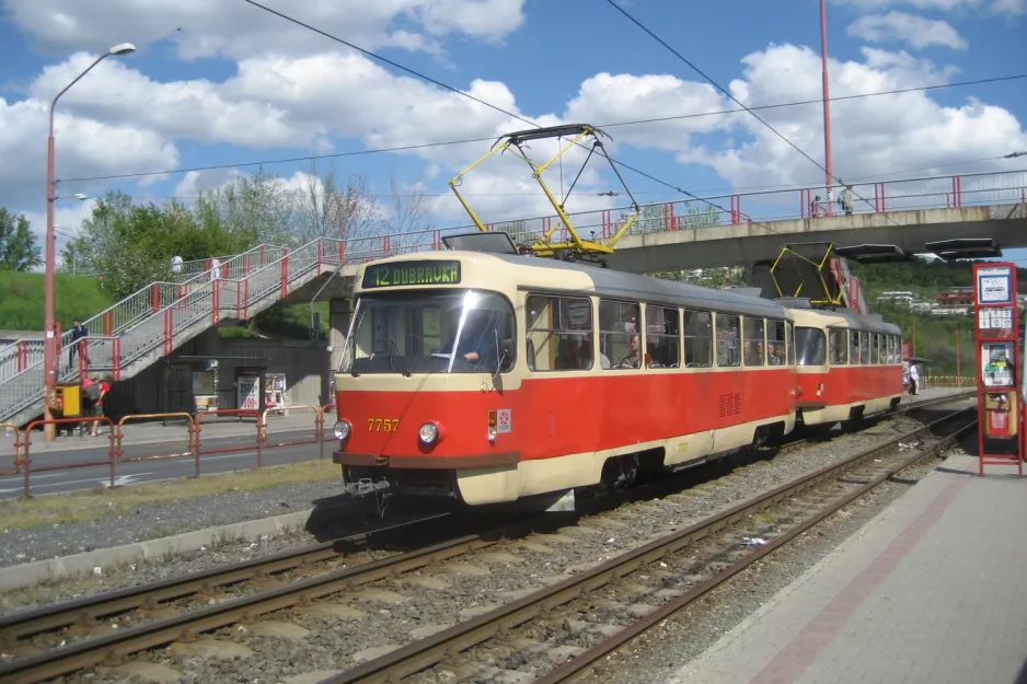 Bratislava sporvognslinje 12 med motorvogn 7757 ved Botanická záhrada (2008)