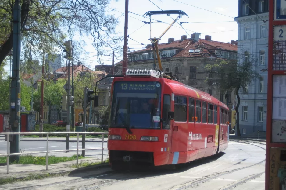 Bratislava sporvognslinje 13 med ledvogn 7108 nær Pod stanicou (2008)