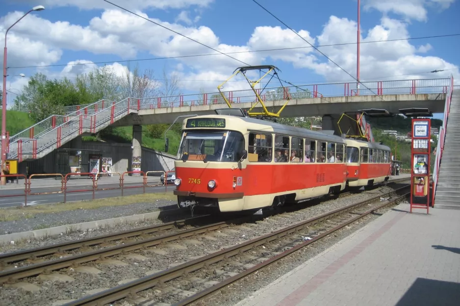 Bratislava sporvognslinje 4 med motorvogn 7745 ved Botanická záhrada (2008)