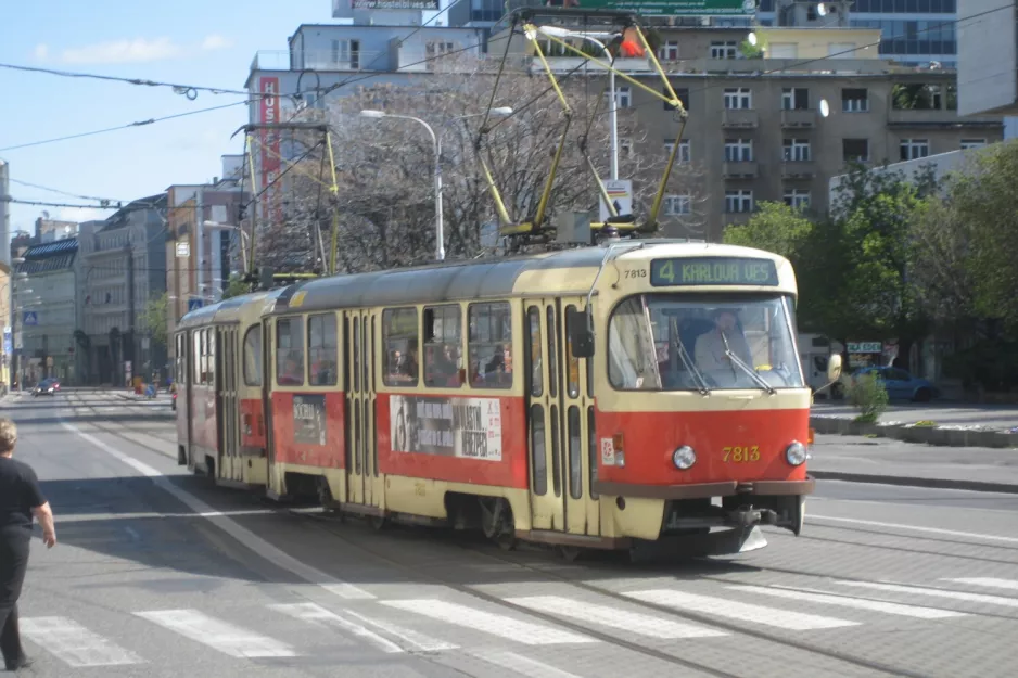 Bratislava sporvognslinje 4 med motorvogn 7813 nær Centrum (2008)