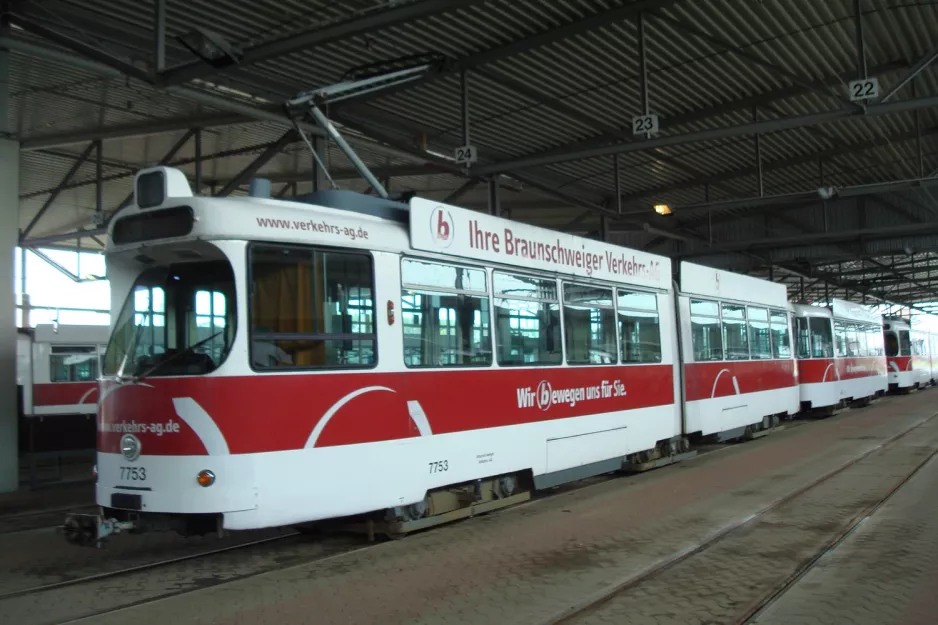 Braunschweig ledvogn 7753 inde i remisen Braunschweiger Verkehrs-Gmbh (2012)
