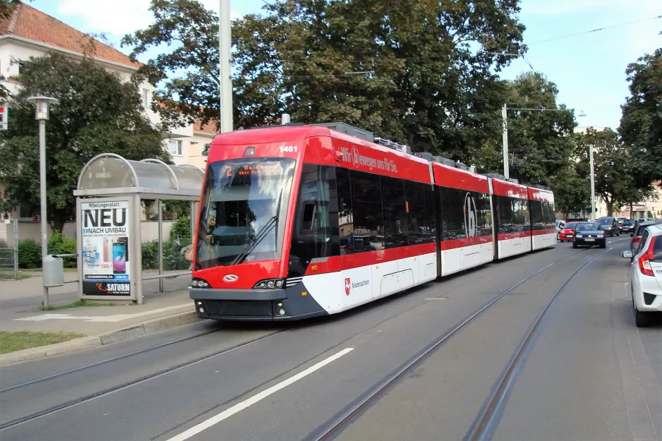 Braunschweig sporvognslinje 2 med lavgulvsledvogn 1461 ved Nibelungenplatz (2016)