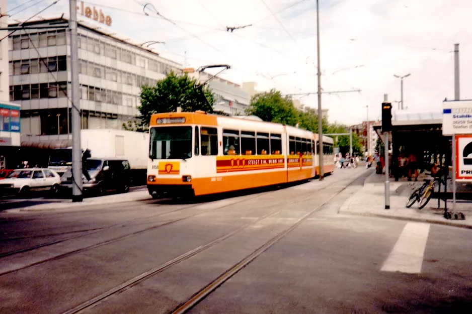 Braunschweig sporvognslinje 3 med ledvogn 8158 ved Schloss (1998)