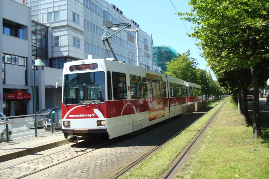Braunschweig sporvognslinje 4 med ledvogn 8153 ved Alte Waage (2014)