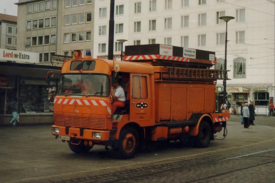 Bremen autotårnvogn Tw 4 foran Hauptbahnhof (1989)