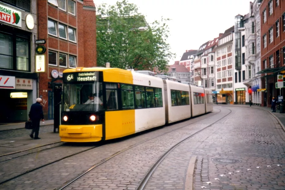 Bremen ekstralinje 6E med lavgulvsledvogn 3077 ved Schüsselkorb (2002)