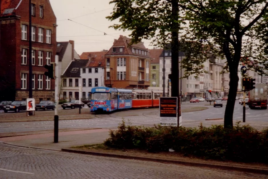 Bremen sporvognslinje 1 med ledvogn 552 på Leibnizplatz (1989)