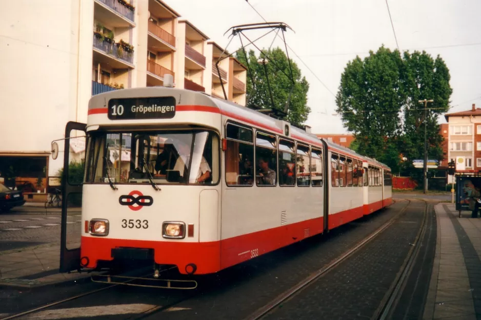 Bremen sporvognslinje 10 med ledvogn 3533 ved Doventorsteinweg (2002)