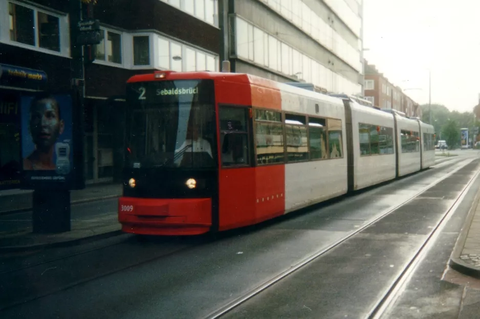 Bremen sporvognslinje 2 med lavgulvsledvogn 3009 på Faulenstraße (2002)