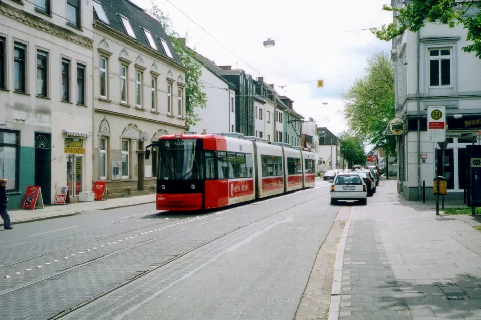 Bremen sporvognslinje 4 med lavgulvsledvogn 3044 ved Kirchweg (2005)