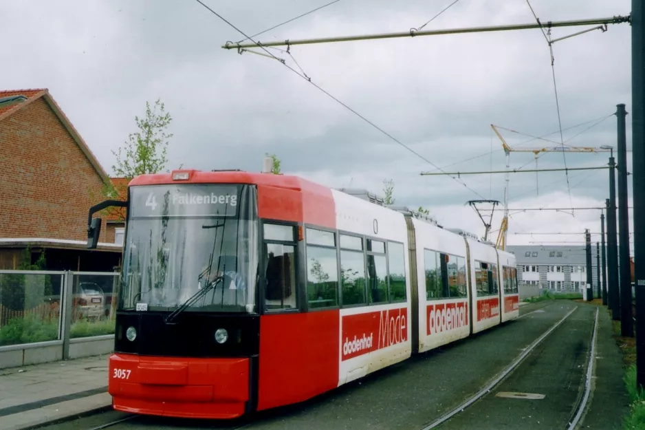 Bremen sporvognslinje 4 med lavgulvsledvogn 3057 ved Arsten (2005)