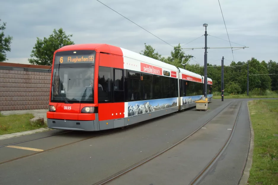 Bremen sporvognslinje 6 med lavgulvsledvogn 3115 ved Universität-Nord (2009)