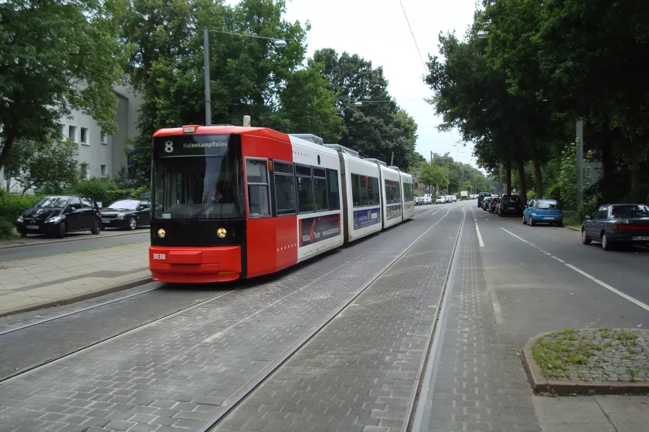 Bremen sporvognslinje 8 med lavgulvsledvogn 3038 ved Busestraße (2009)