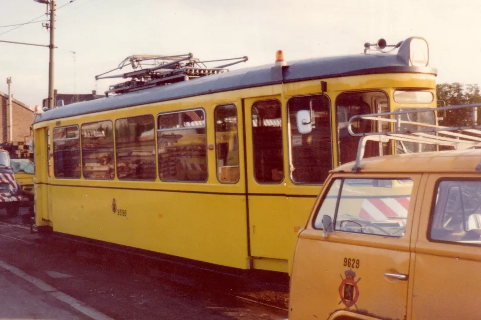 Bruxelles arbejdsvogn 9596 foran Depot Anderlues (1981)