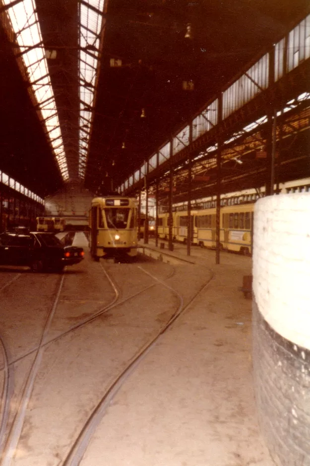 Bruxelles motorvogn 7000 inde i Avenue du Roi (1981)