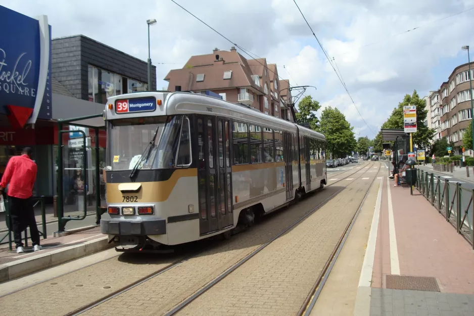 Bruxelles sporvognslinje 39 med ledvogn 7802 ved Stokkel / Stockel (2010)