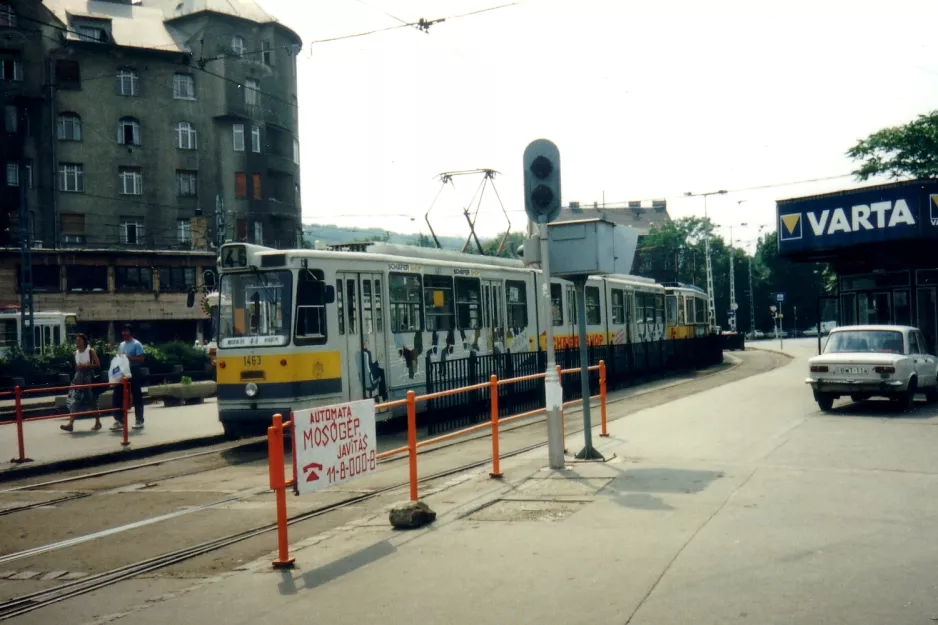 Budapest sporvognslinje 4 med ledvogn 1463 ved Széll Kálmán tér (Moszkava Tér) (1994)