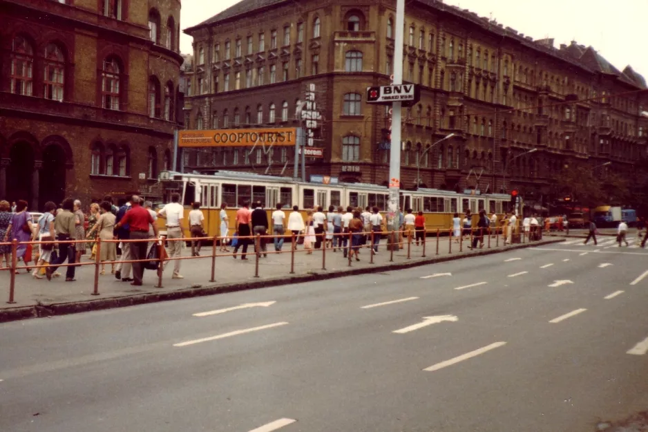 Budapest sporvognslinje 4 ved Blaha Lujza tér M (1983)