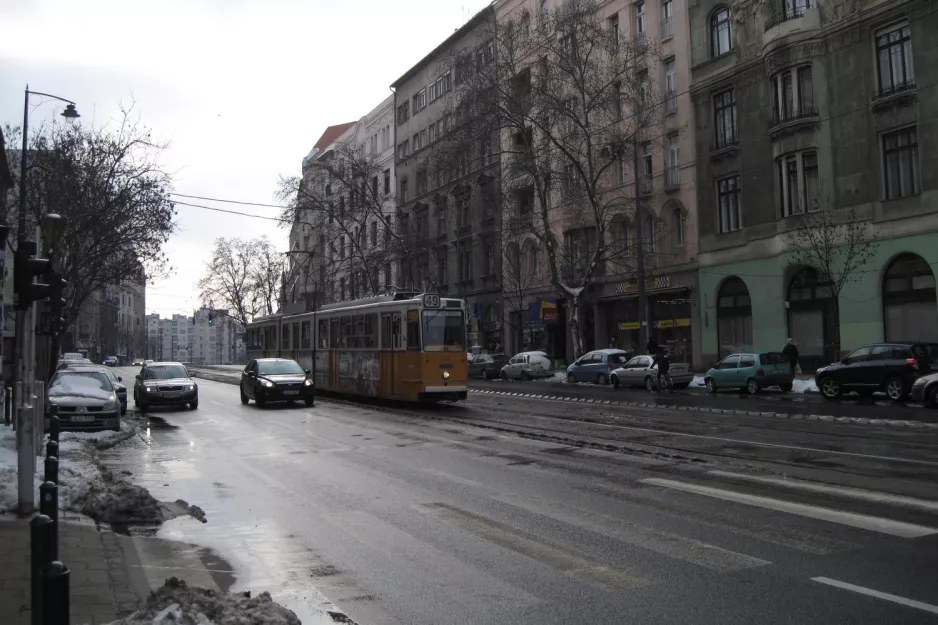 Budapest sporvognslinje 49 med ledvogn 1419 nær Szent Gellért tér - Műegyetem M (2013)