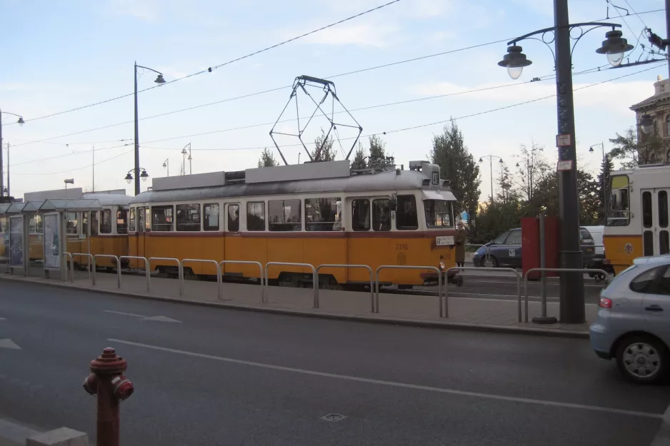 Budapest sporvognslinje 49 med motorvogn 3396 ved Szent Gellért tér - Műegyetem M (2006)